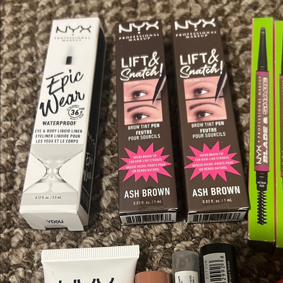 NYX Makeup Collection with Blush and Lip Liners - Picture 5 of 6